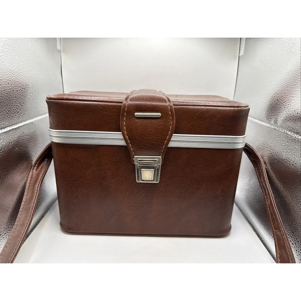 Vintage 1960s 1970s Brown Faux Leather Camera Carrying Case Bag Pre-Owned